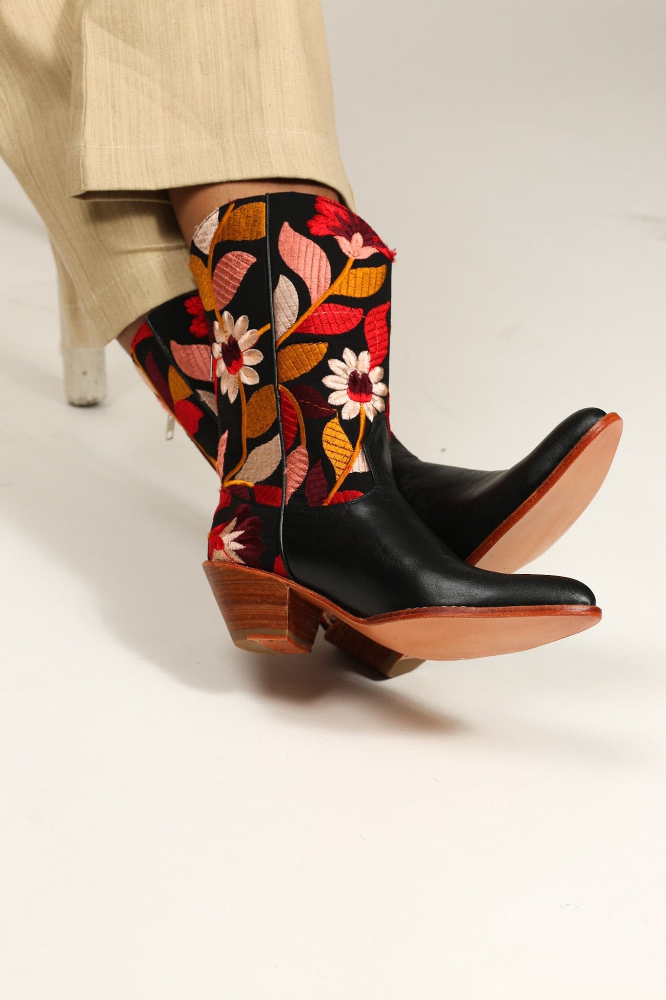 BLACK LEATHER BLACK EMBROIDERED WESTERN BOOTS X ANTHROPOLOGIE - MOMO STUDIO BERLIN - Berlin Concept Store - sustainable & ethical fashion