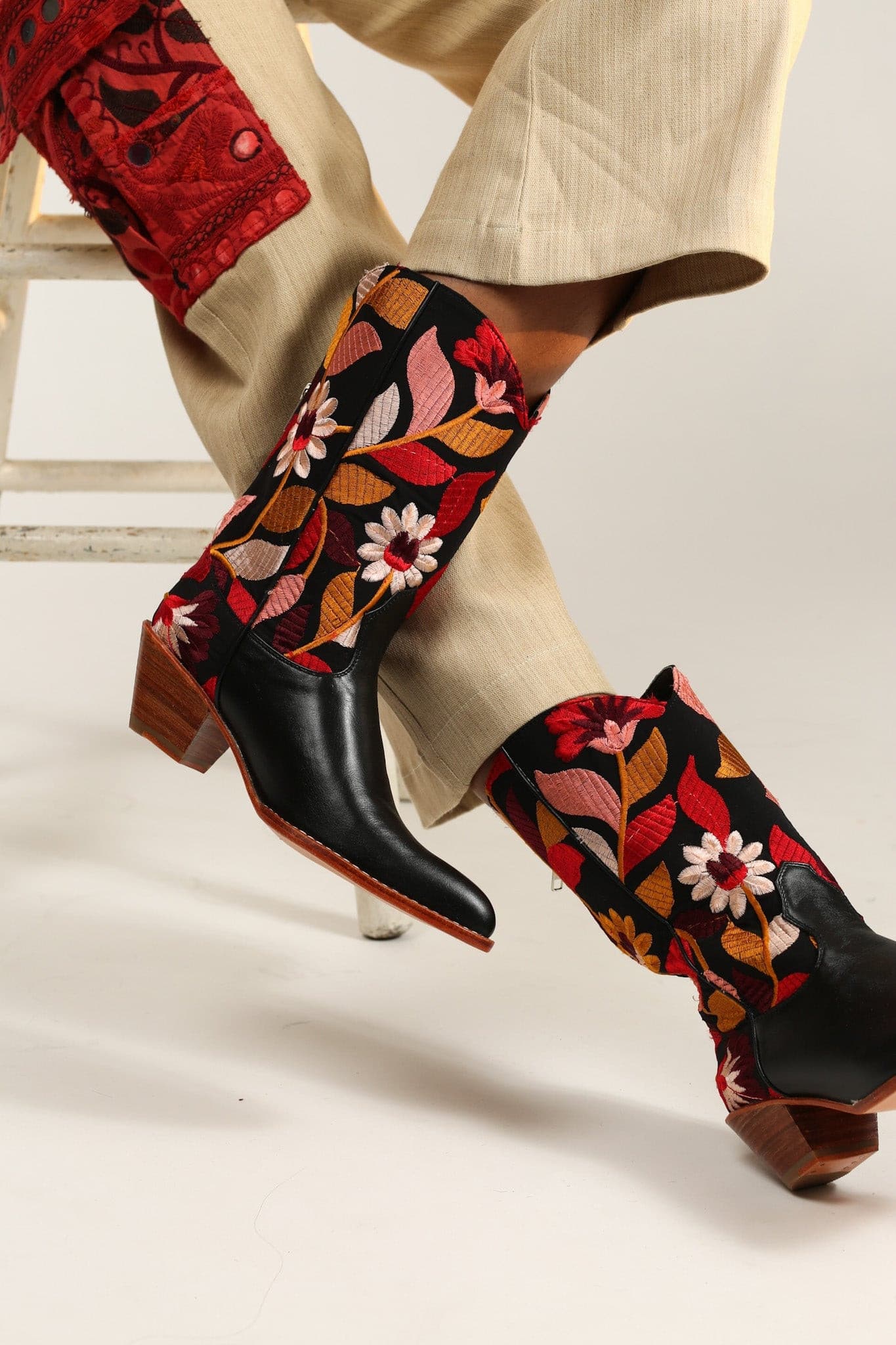 BLACK LEATHER BLACK EMBROIDERED WESTERN BOOTS X ANTHROPOLOGIE - MOMO STUDIO BERLIN - Berlin Concept Store - sustainable & ethical fashion