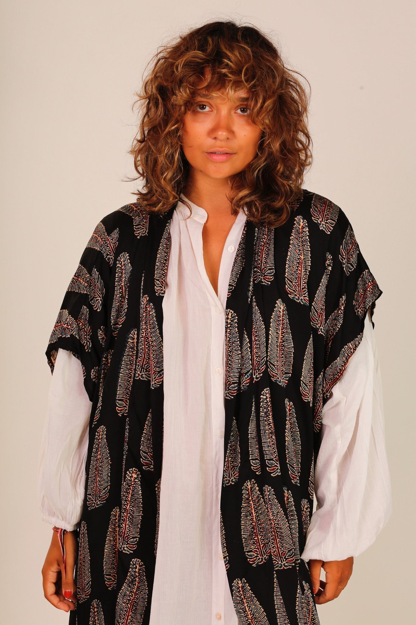 BLACK SILK FEATHER PRINT KIMONO WYNN - MOMO STUDIO BERLIN - Berlin Concept Store - sustainable & ethical fashion