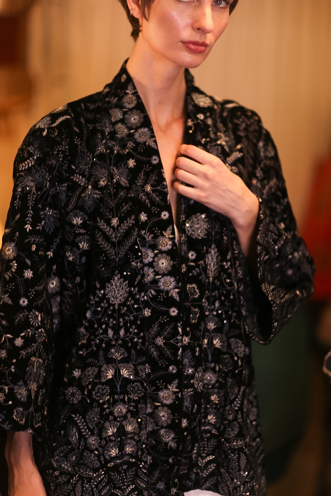 BLACK VELVET EMBROIDERED KIMONO JILUR - MOMO STUDIO BERLIN - Berlin Concept Store - sustainable & ethical fashion