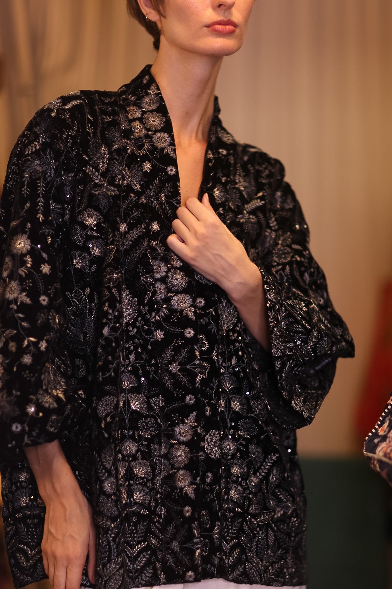 BLACK VELVET EMBROIDERED KIMONO JILUR - MOMO STUDIO BERLIN - Berlin Concept Store - sustainable & ethical fashion