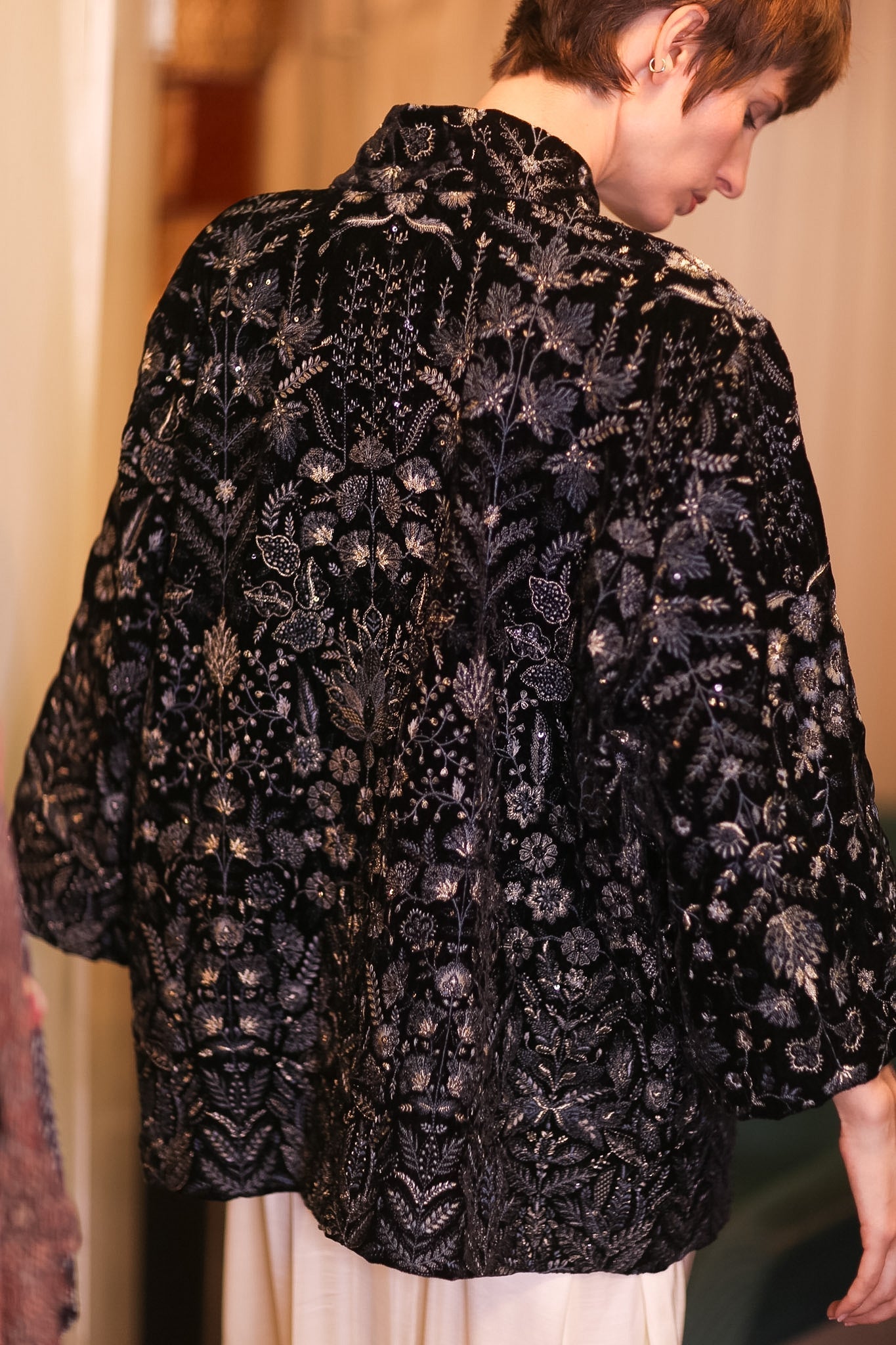 BLACK VELVET EMBROIDERED KIMONO JILUR - MOMO STUDIO BERLIN - Berlin Concept Store - sustainable & ethical fashion