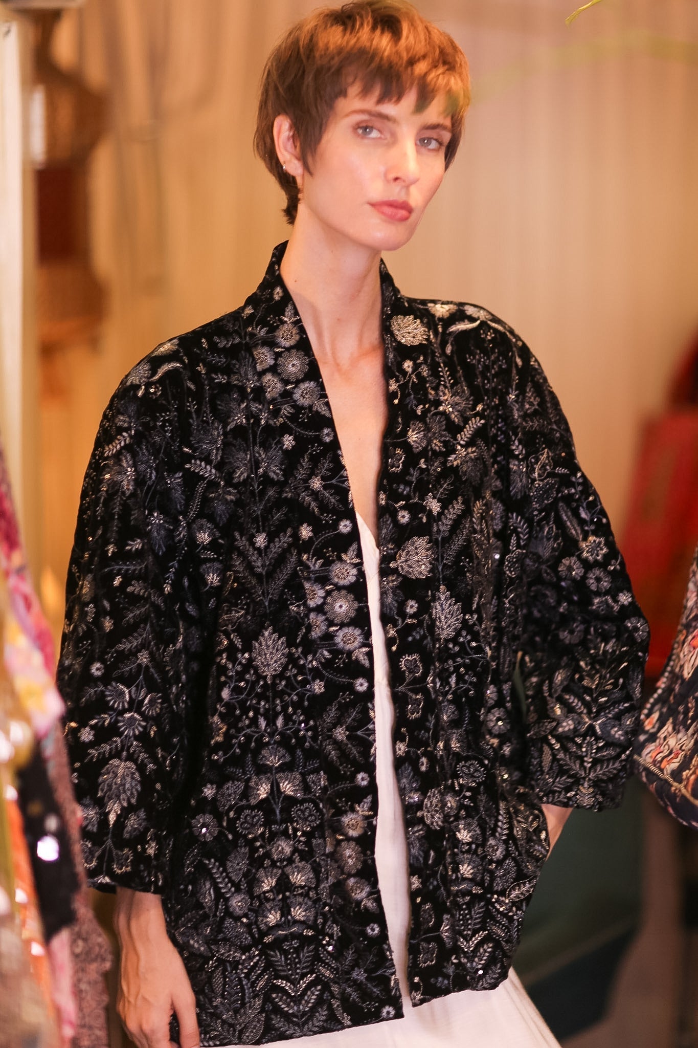 BLACK VELVET EMBROIDERED KIMONO JILUR - MOMO STUDIO BERLIN - Berlin Concept Store - sustainable & ethical fashion