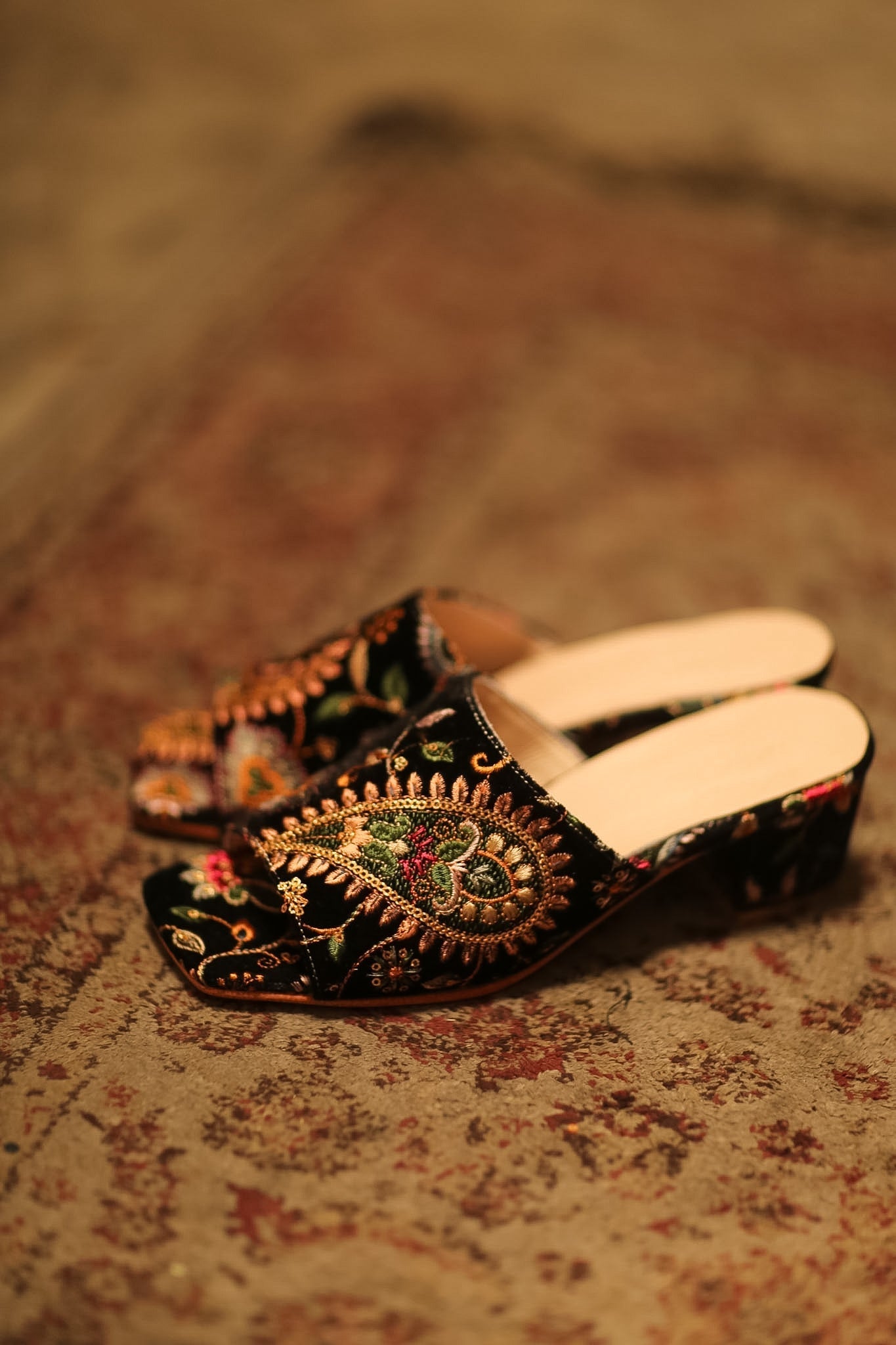 BLACK VELVET EMBROIDERED MULES YINRI - MOMO STUDIO BERLIN - Berlin Concept Store - sustainable & ethical fashion