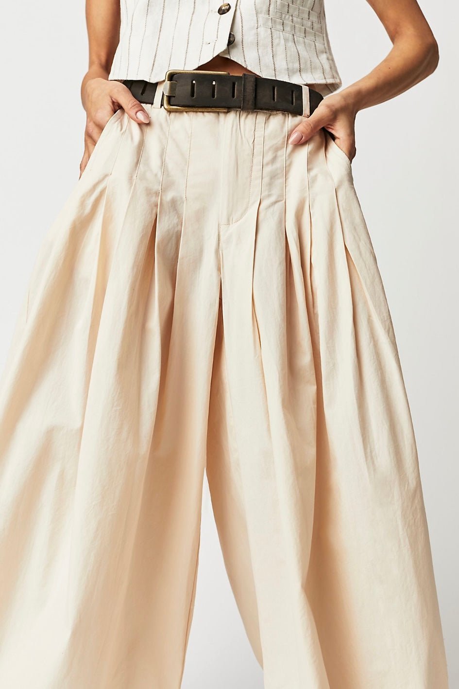 CASSIA PLEATED TROUSERS WIDE LEG PANTS - MOMO STUDIO BERLIN - Berlin Concept Store - sustainable & ethical fashion