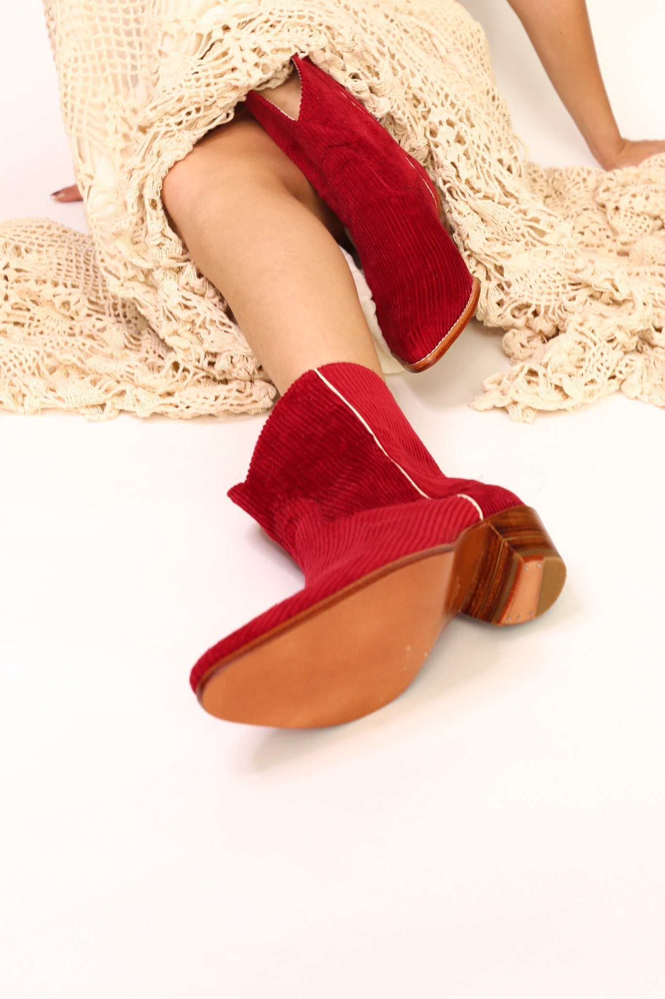 CORDUROY RED BOOTIES LINNEAH - MOMO STUDIO BERLIN - Berlin Concept Store - sustainable & ethical fashion