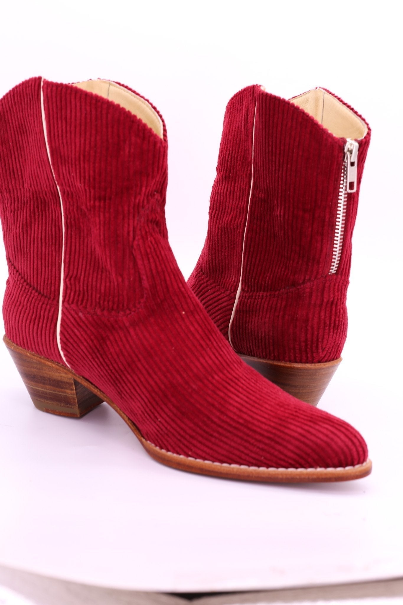 CORDUROY RED BOOTIES LINNEAH - MOMO STUDIO BERLIN - Berlin Concept Store - sustainable & ethical fashion