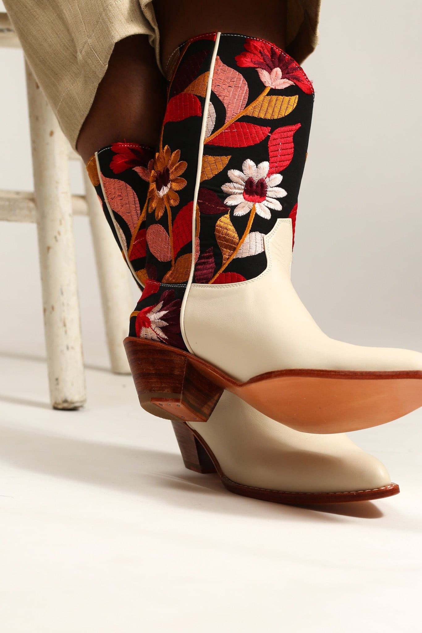 CREAM LEATHER BLACK EMBROIDERED WESTERN BOOTS X ANTHROPOLOGIE - MOMO STUDIO BERLIN - Berlin Concept Store - sustainable & ethical fashion