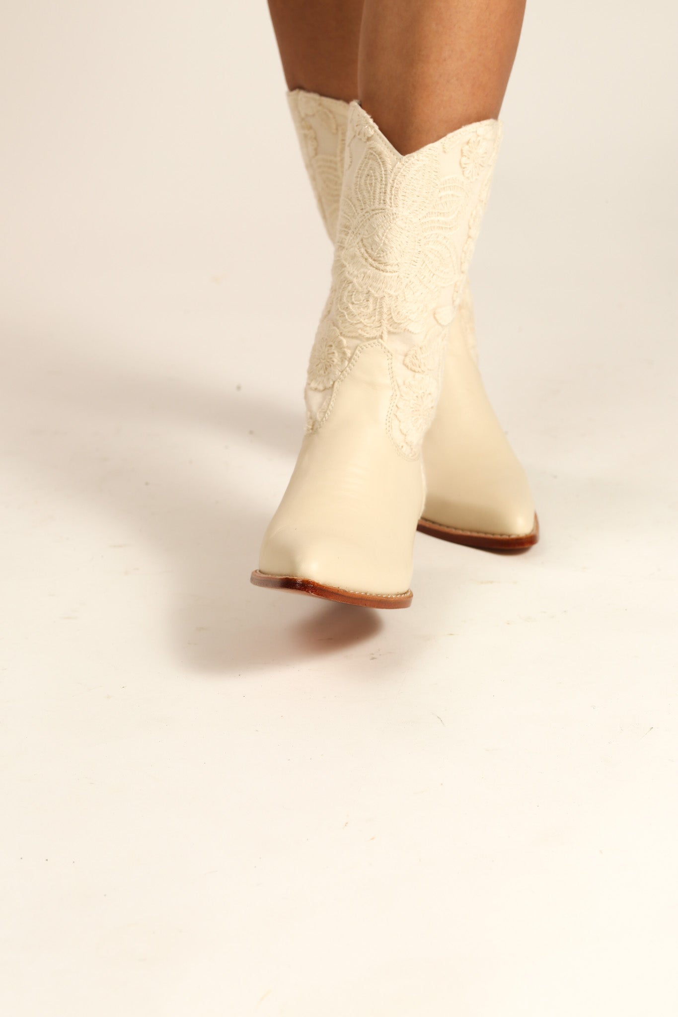 CREAM WEDDING BOOTS LACE SEQUIN DETAIL - MOMO STUDIO BERLIN - Berlin Concept Store - sustainable & ethical fashion