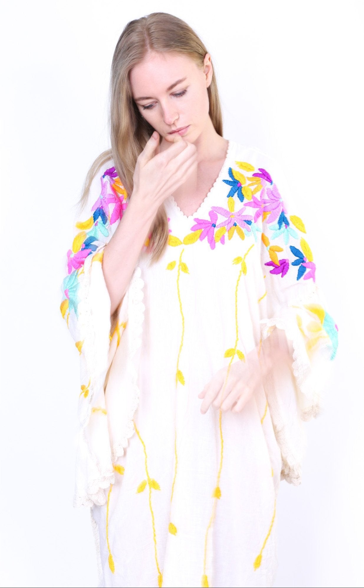 DON’T WANT SUMMER TO END EMBROIDERED KAFTAN KYRA - MOMO STUDIO BERLIN - Berlin Concept Store - sustainable & ethical fashion