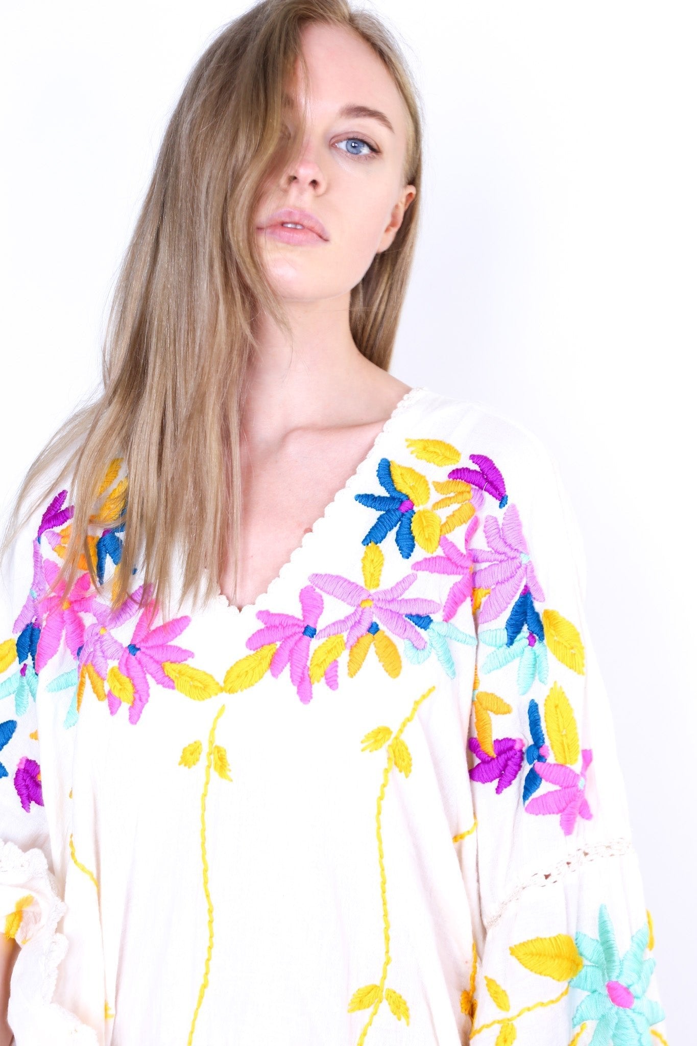 DON’T WANT SUMMER TO END EMBROIDERED KAFTAN KYRA - MOMO STUDIO BERLIN - Berlin Concept Store - sustainable & ethical fashion