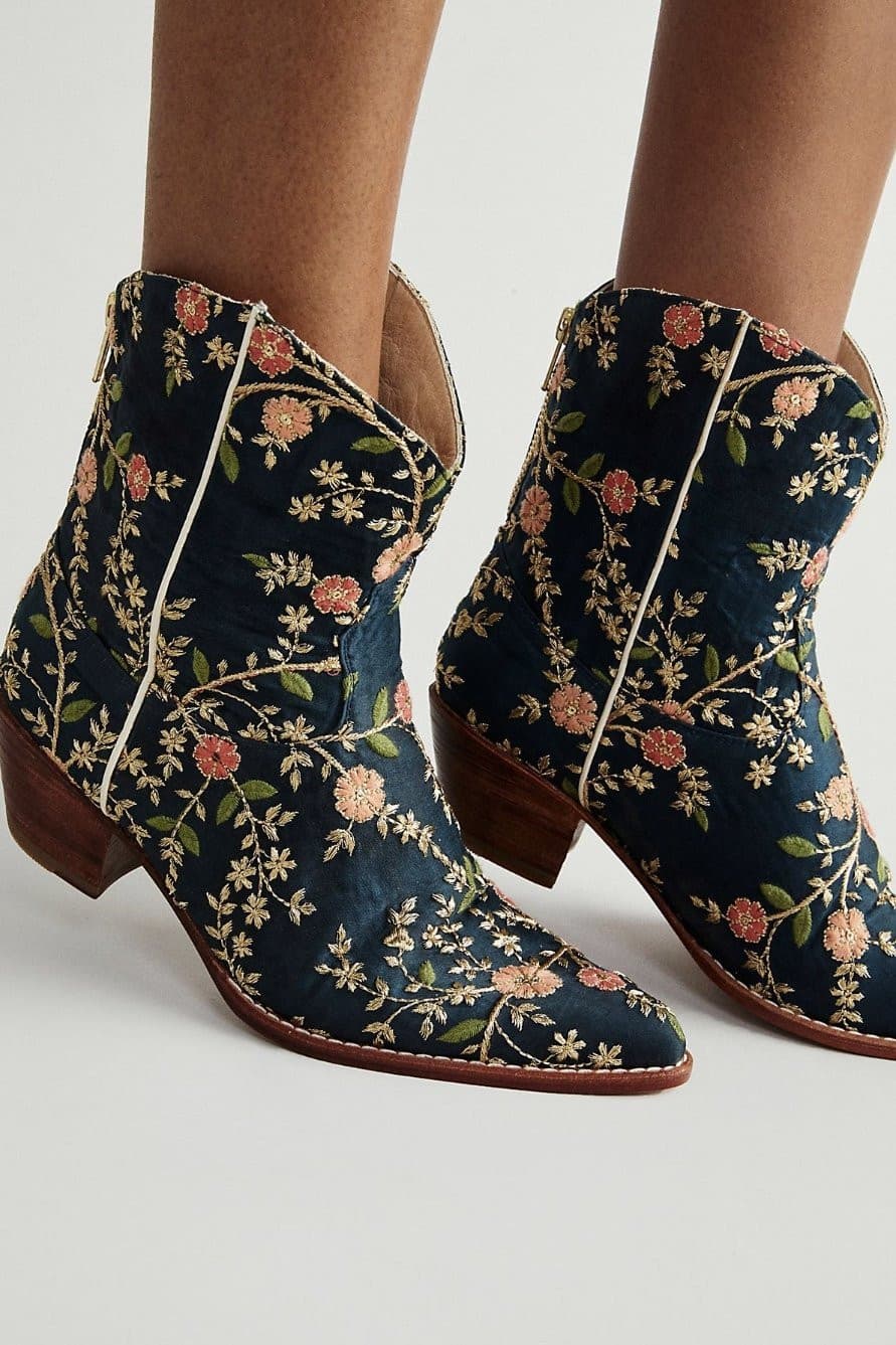 ELOISE EMBROIDERED ANKLE BOOTS - MOMO STUDIO BERLIN - Berlin Concept Store - sustainable & ethical fashion