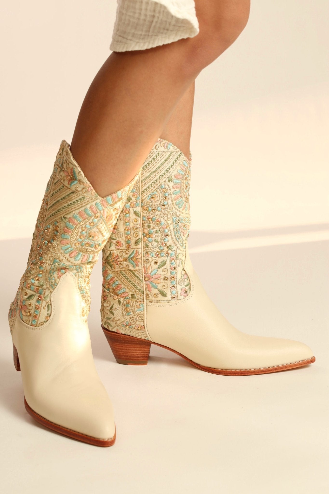 EMBELLISHED EMBROIDERED SILK WESTERN BOOTS MILTON - MOMO STUDIO BERLIN - Berlin Concept Store - sustainable & ethical fashion