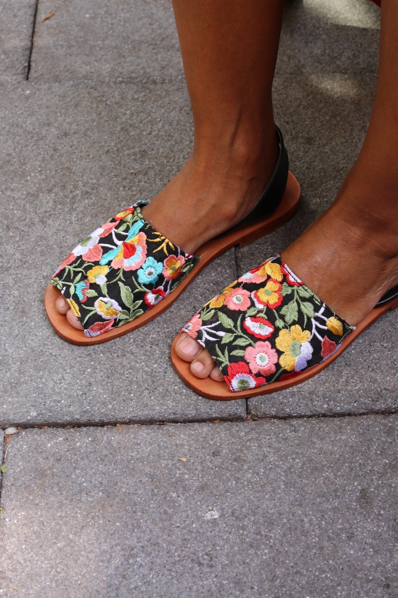 EMBROIDERED BLACK LEATHER SANDALS FRANCES - MOMO STUDIO BERLIN - Berlin Concept Store - sustainable & ethical fashion