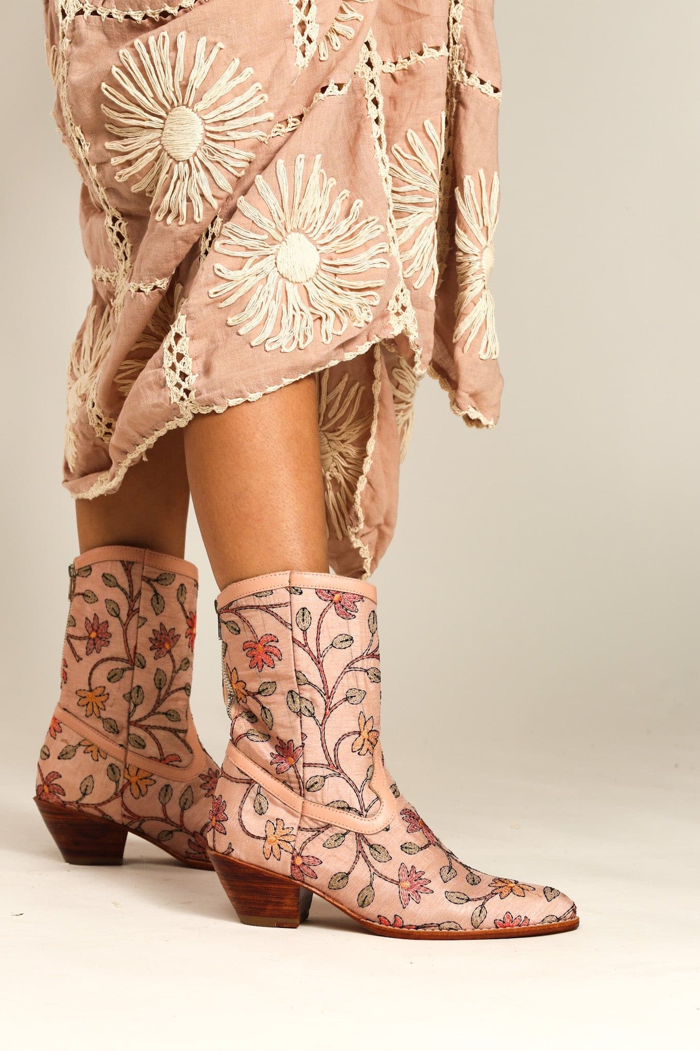 EMBROIDERED BOOTS BEATA - MOMO STUDIO BERLIN - Berlin Concept Store - sustainable & ethical fashion