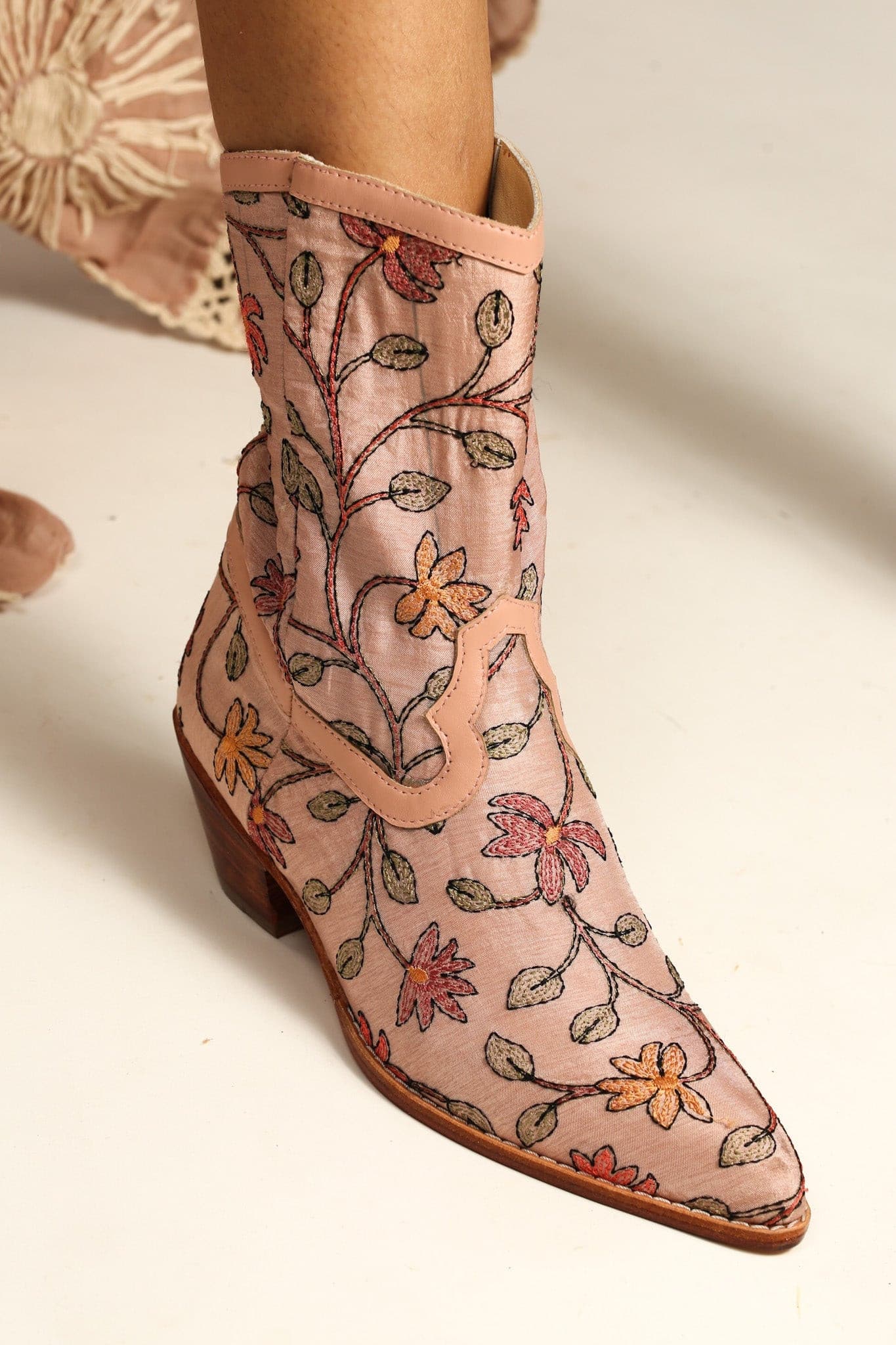 EMBROIDERED BOOTS BEATA - MOMO STUDIO BERLIN - Berlin Concept Store - sustainable & ethical fashion