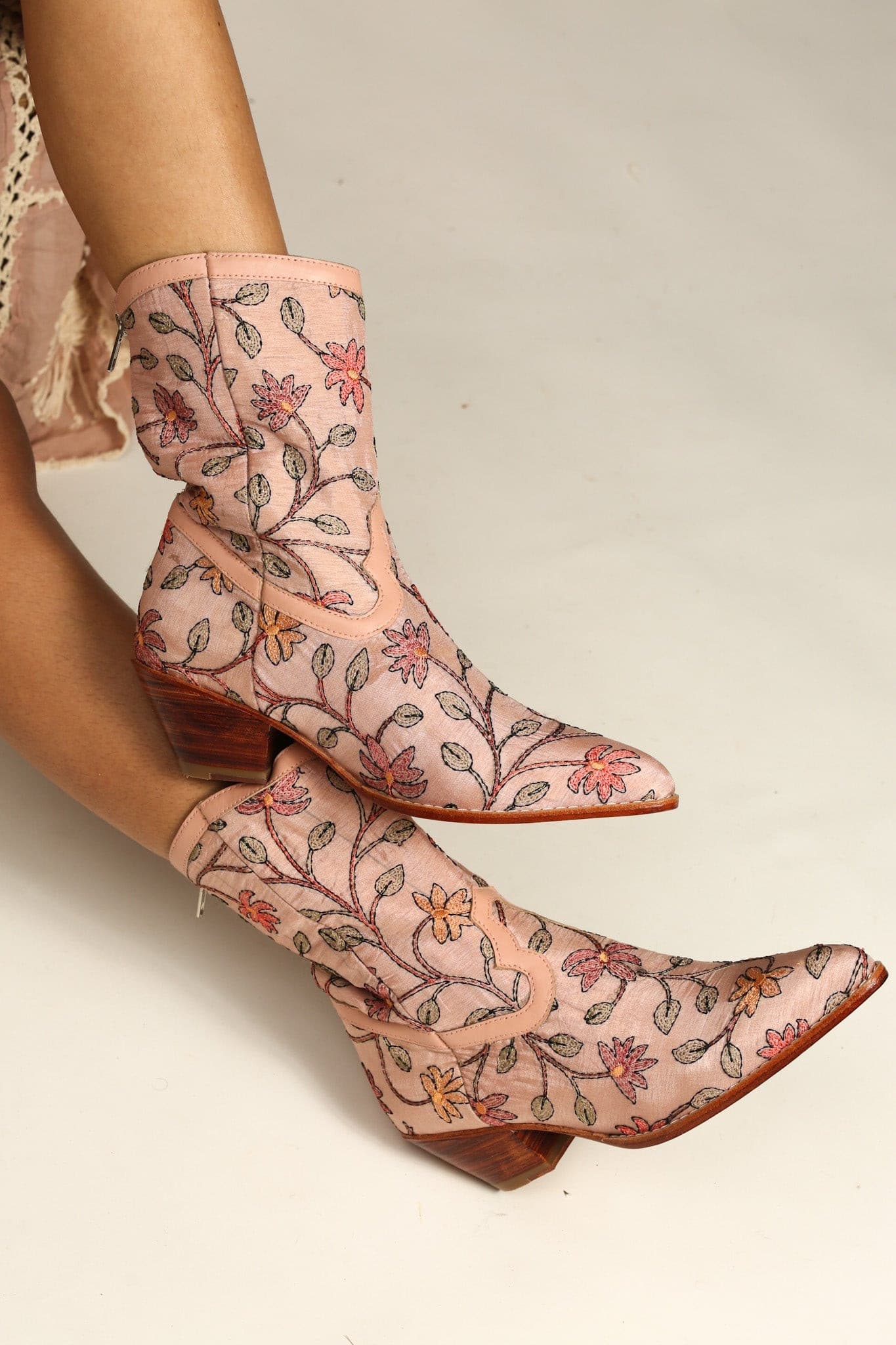 EMBROIDERED BOOTS BEATA - MOMO STUDIO BERLIN - Berlin Concept Store - sustainable & ethical fashion