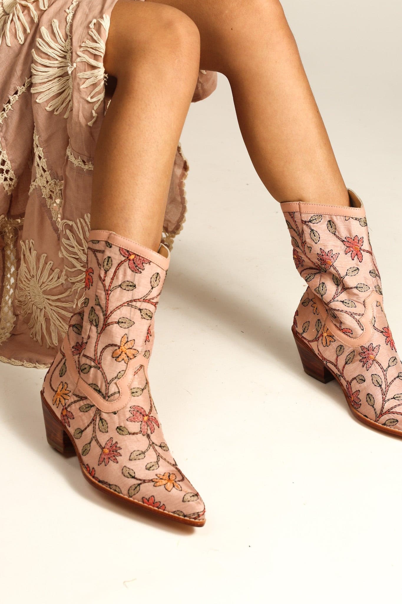 EMBROIDERED BOOTS BEATA - MOMO STUDIO BERLIN - Berlin Concept Store - sustainable & ethical fashion