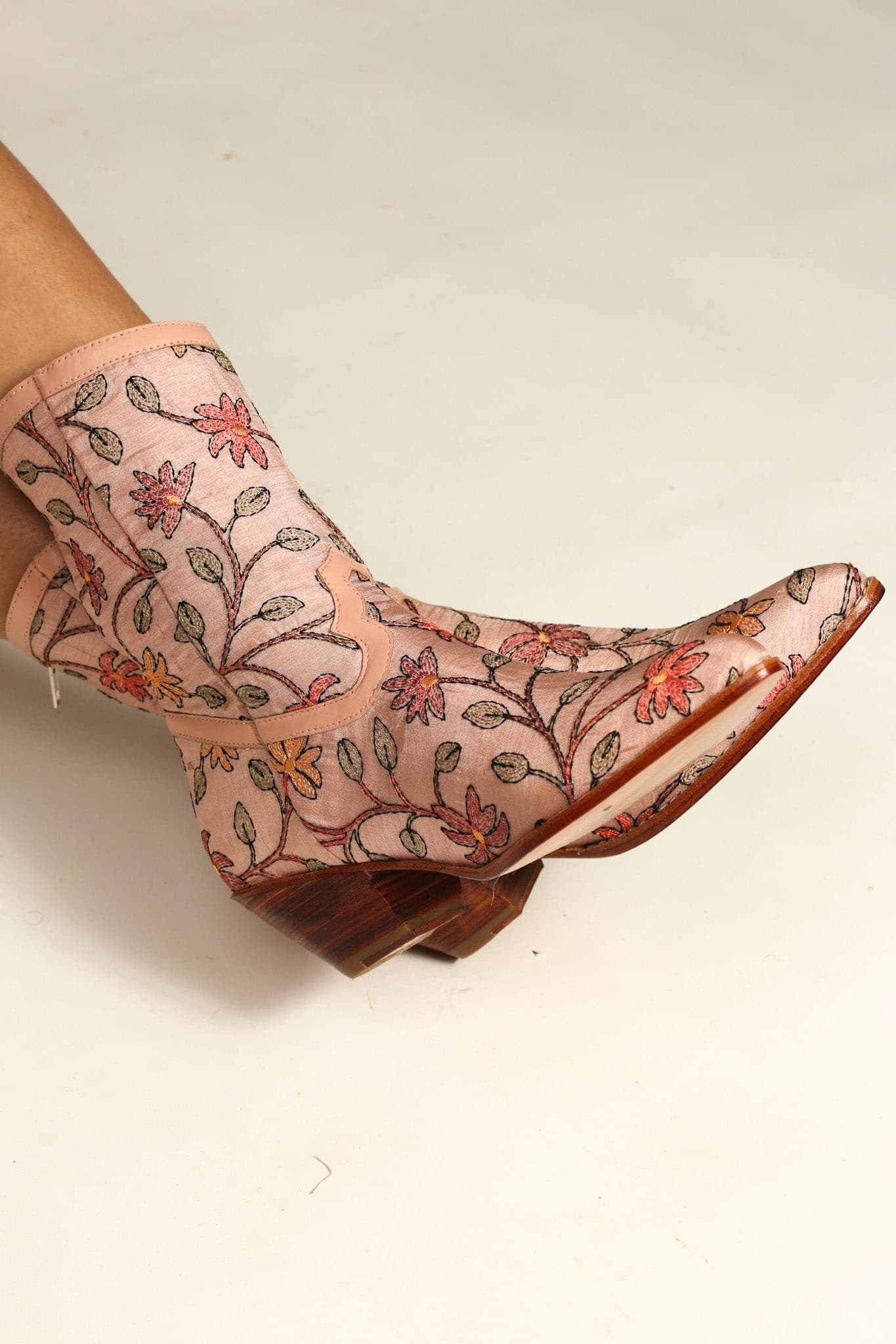 EMBROIDERED BOOTS BEATA - MOMO STUDIO BERLIN - Berlin Concept Store - sustainable & ethical fashion