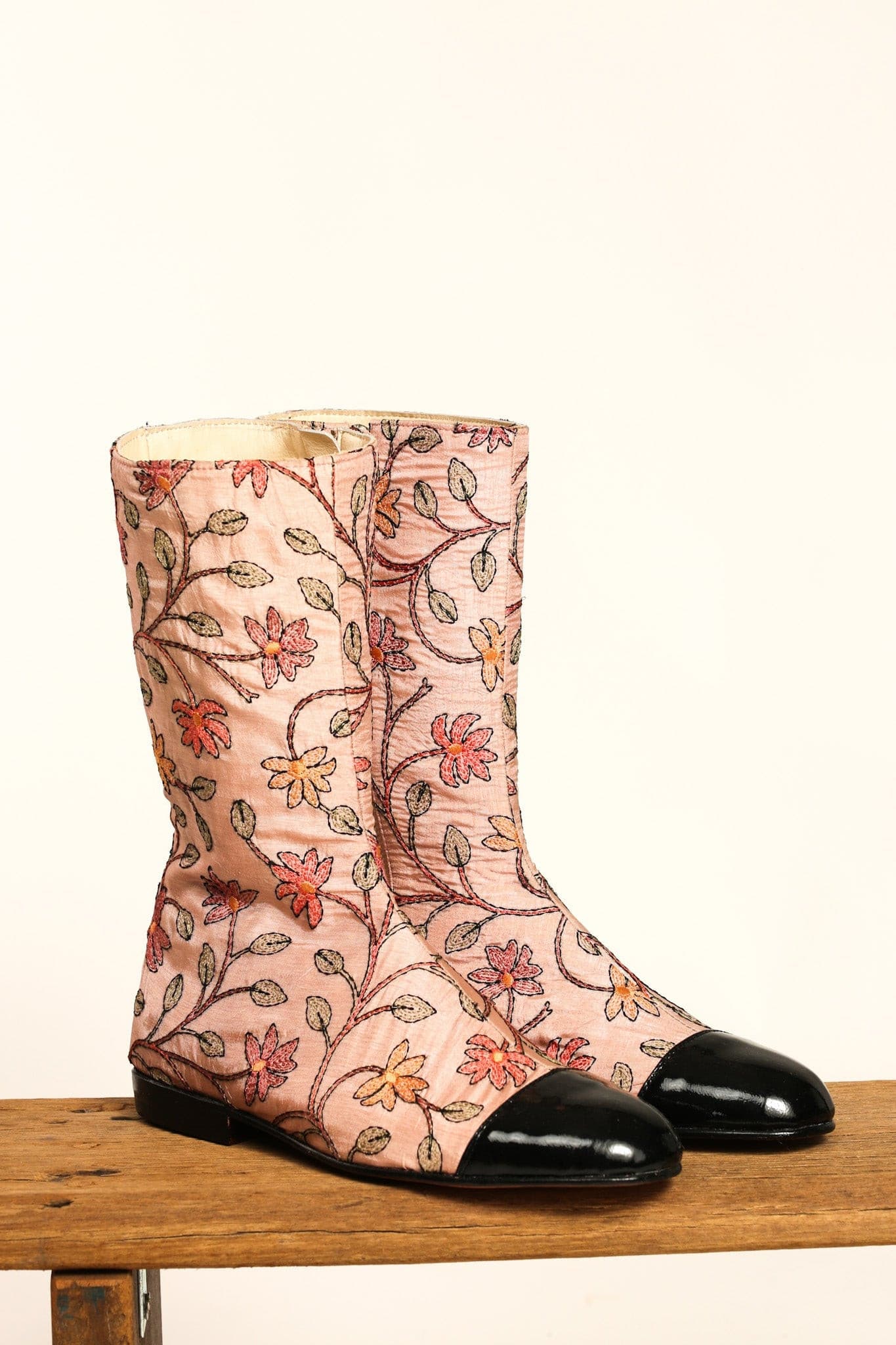 EMBROIDERED BOOTS BLACK CAP ARIELI - MOMO STUDIO BERLIN - Berlin Concept Store - sustainable & ethical fashion