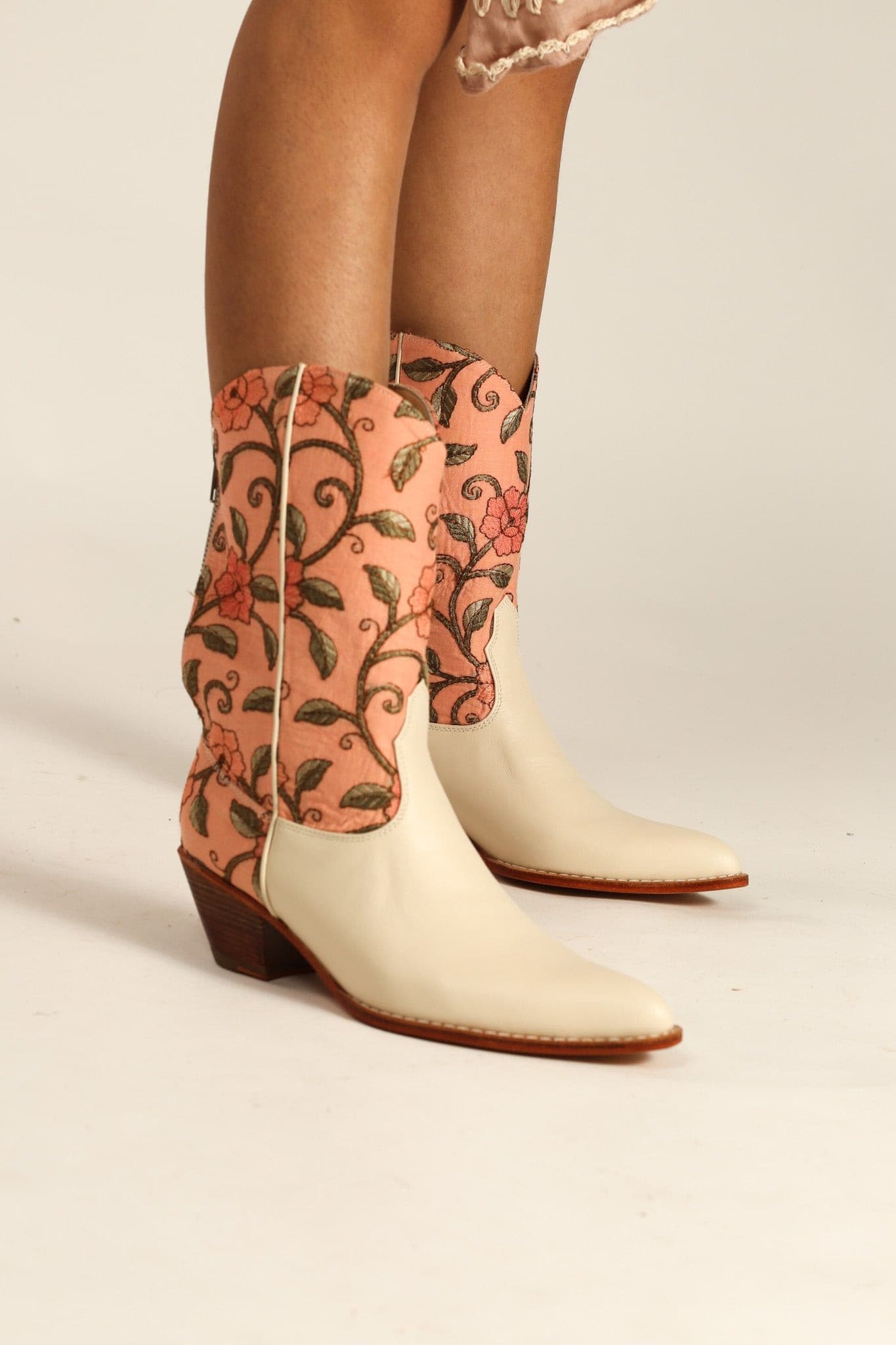 EMBROIDERED BOOTS LOLA - MOMO STUDIO BERLIN - Berlin Concept Store - sustainable & ethical fashion