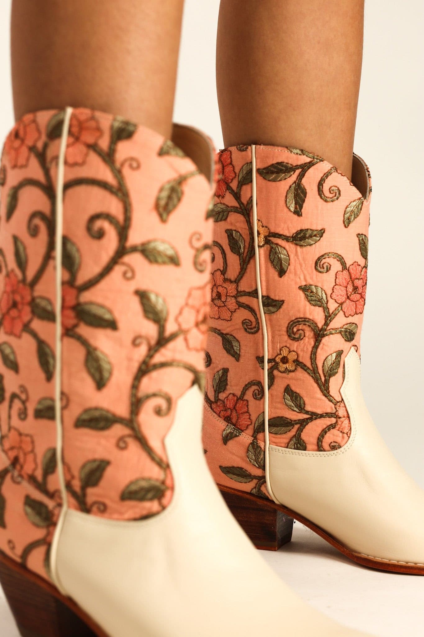 EMBROIDERED BOOTS LOLA - MOMO STUDIO BERLIN - Berlin Concept Store - sustainable & ethical fashion