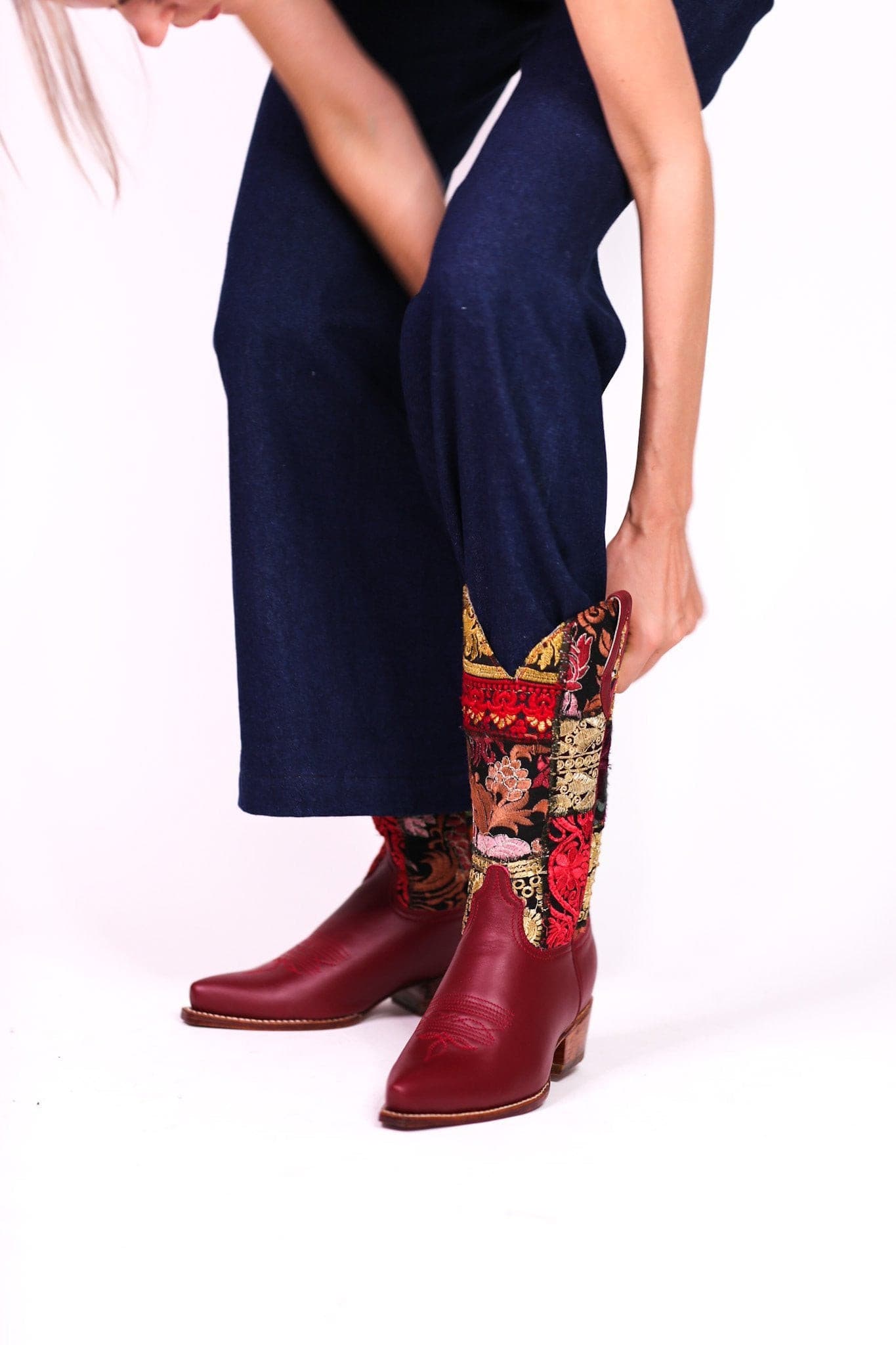 EMBROIDERED BOOTS MARLA (RED) - MOMO STUDIO BERLIN - Berlin Concept Store - sustainable & ethical fashion