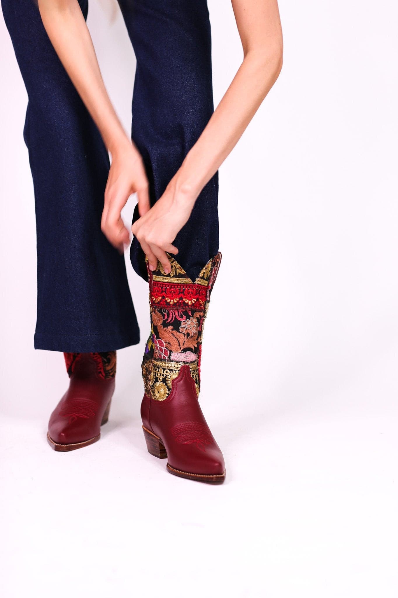 EMBROIDERED BOOTS MARLA (RED) - MOMO STUDIO BERLIN - Berlin Concept Store - sustainable & ethical fashion