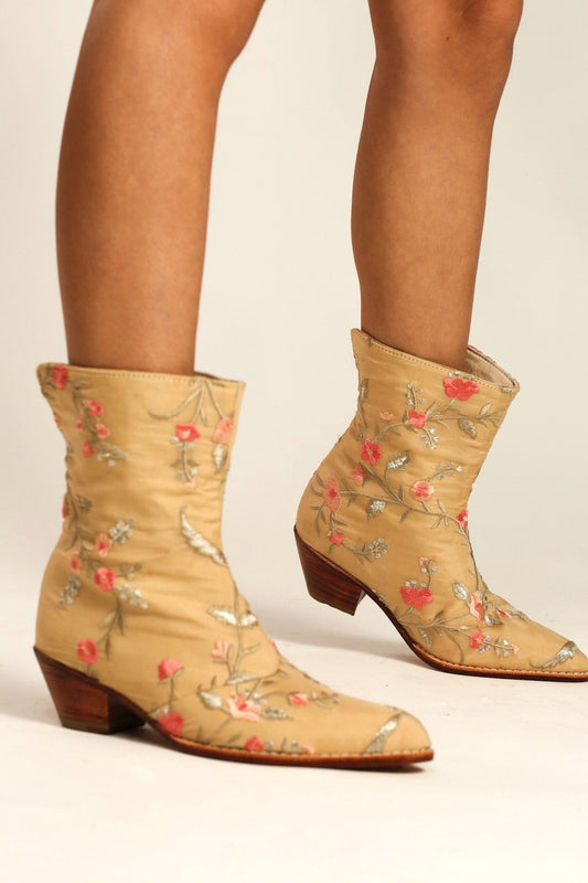 EMBROIDERED BOOTS NAMRATA - MOMO STUDIO BERLIN - Berlin Concept Store - sustainable & ethical fashion