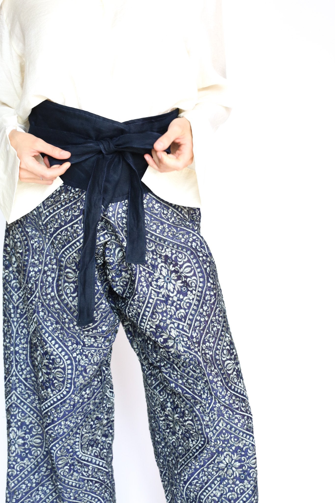 EMBROIDERED CROP FISHERMAN TROUSERS WILAI - MOMO STUDIO BERLIN - Berlin Concept Store - sustainable & ethical fashion