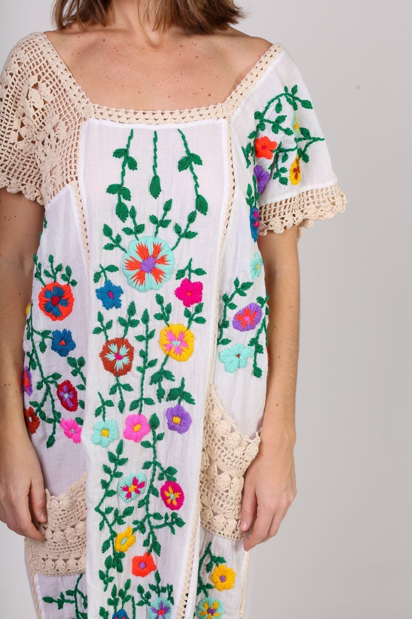 EMBROIDERED DRESS ISABELLE - MOMO STUDIO BERLIN - Berlin Concept Store - sustainable & ethical fashion