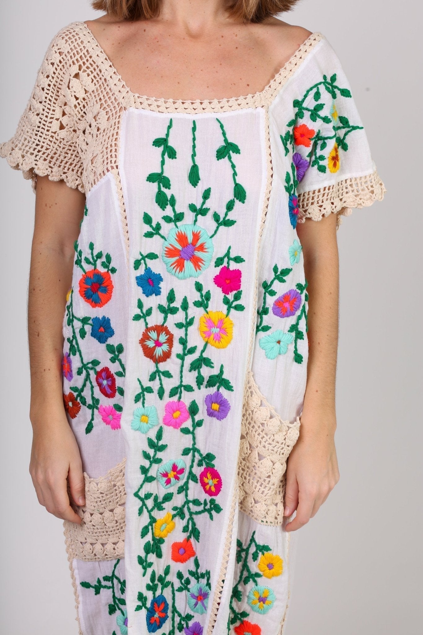 EMBROIDERED DRESS ISABELLE - MOMO STUDIO BERLIN - Berlin Concept Store - sustainable & ethical fashion