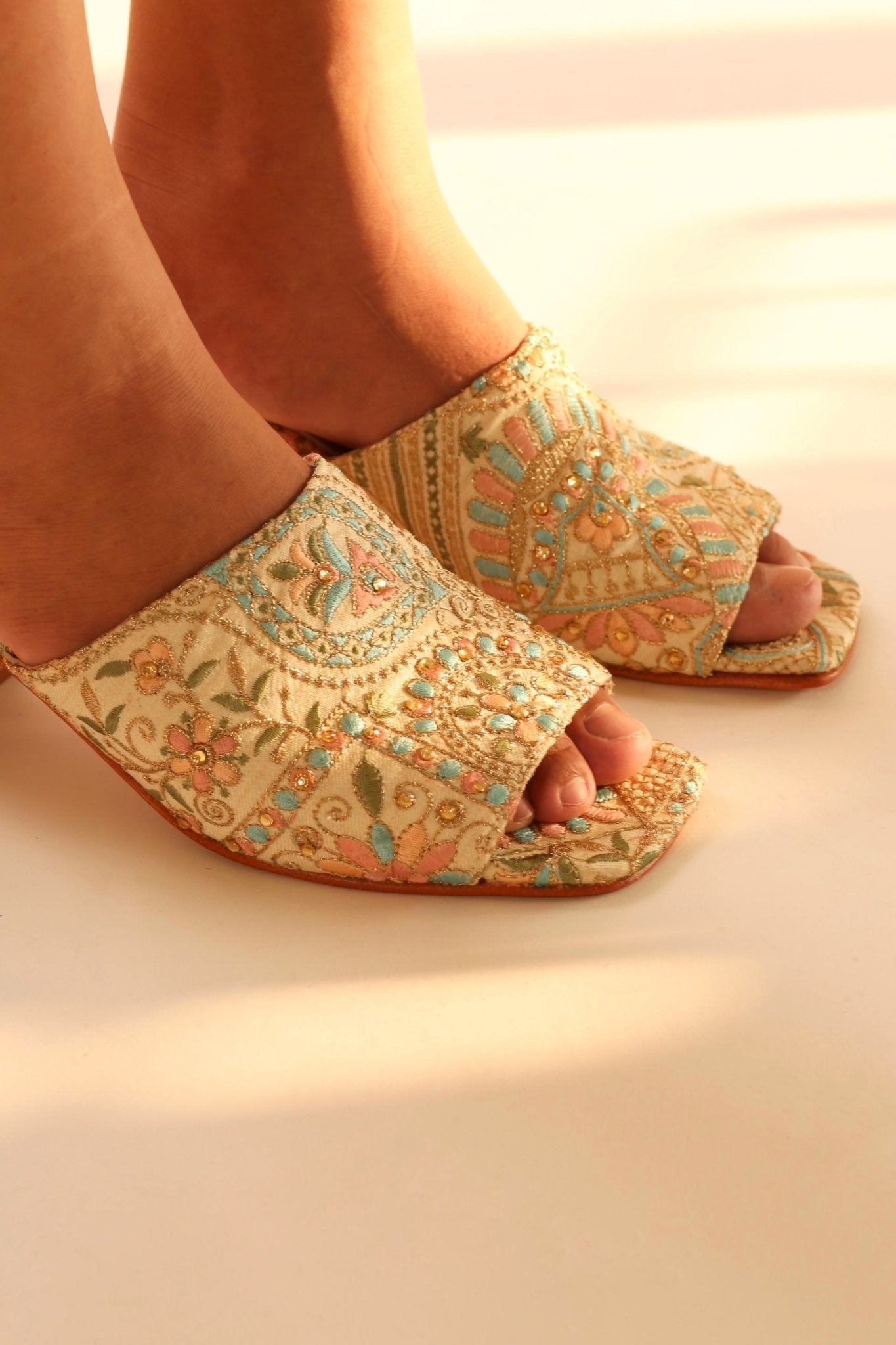 EMBROIDERED FLOWER SILK MULES MILTONA - MOMO STUDIO BERLIN - Berlin Concept Store - sustainable & ethical fashion