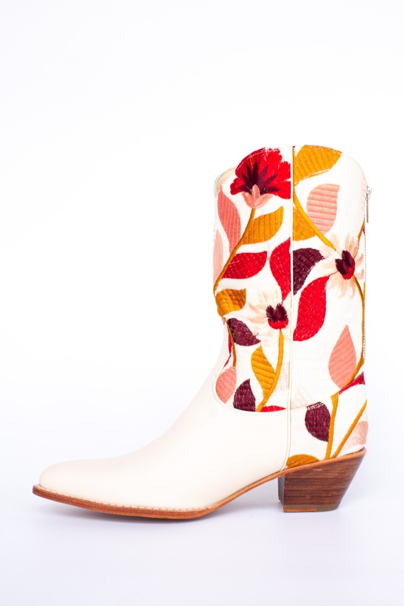 EMBROIDERED FLOWER WESTERN BOOTS X ANTHROPOLOGIE - MOMO STUDIO BERLIN - Berlin Concept Store - sustainable & ethical fashion