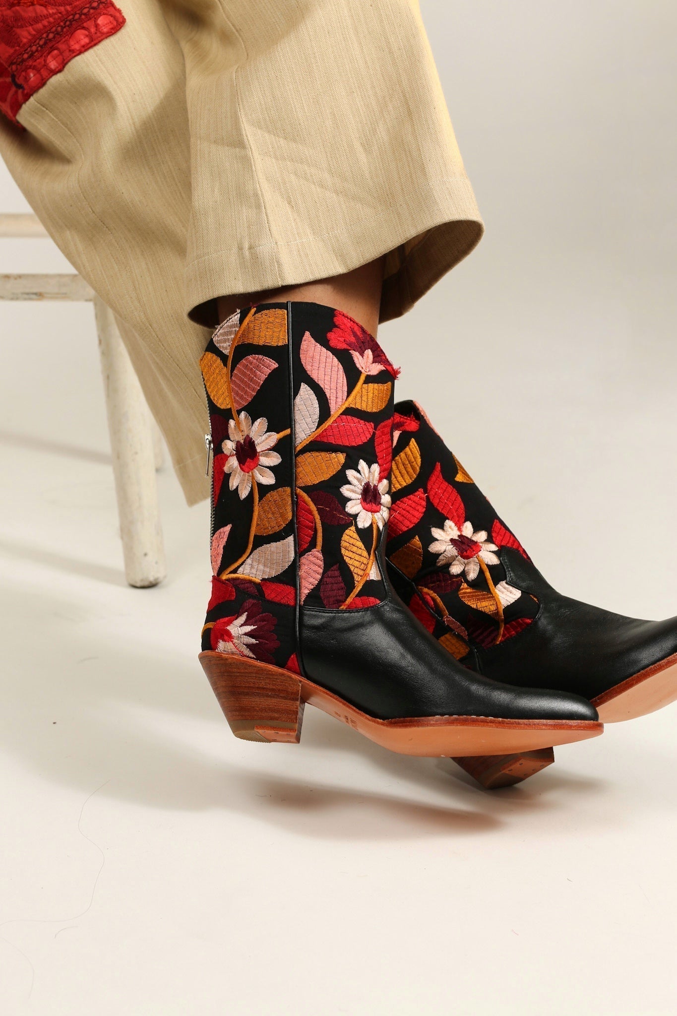 EMBROIDERED FLOWER WESTERN BOOTS X ANTHROPOLOGIE - MOMO STUDIO BERLIN - Berlin Concept Store - sustainable & ethical fashion