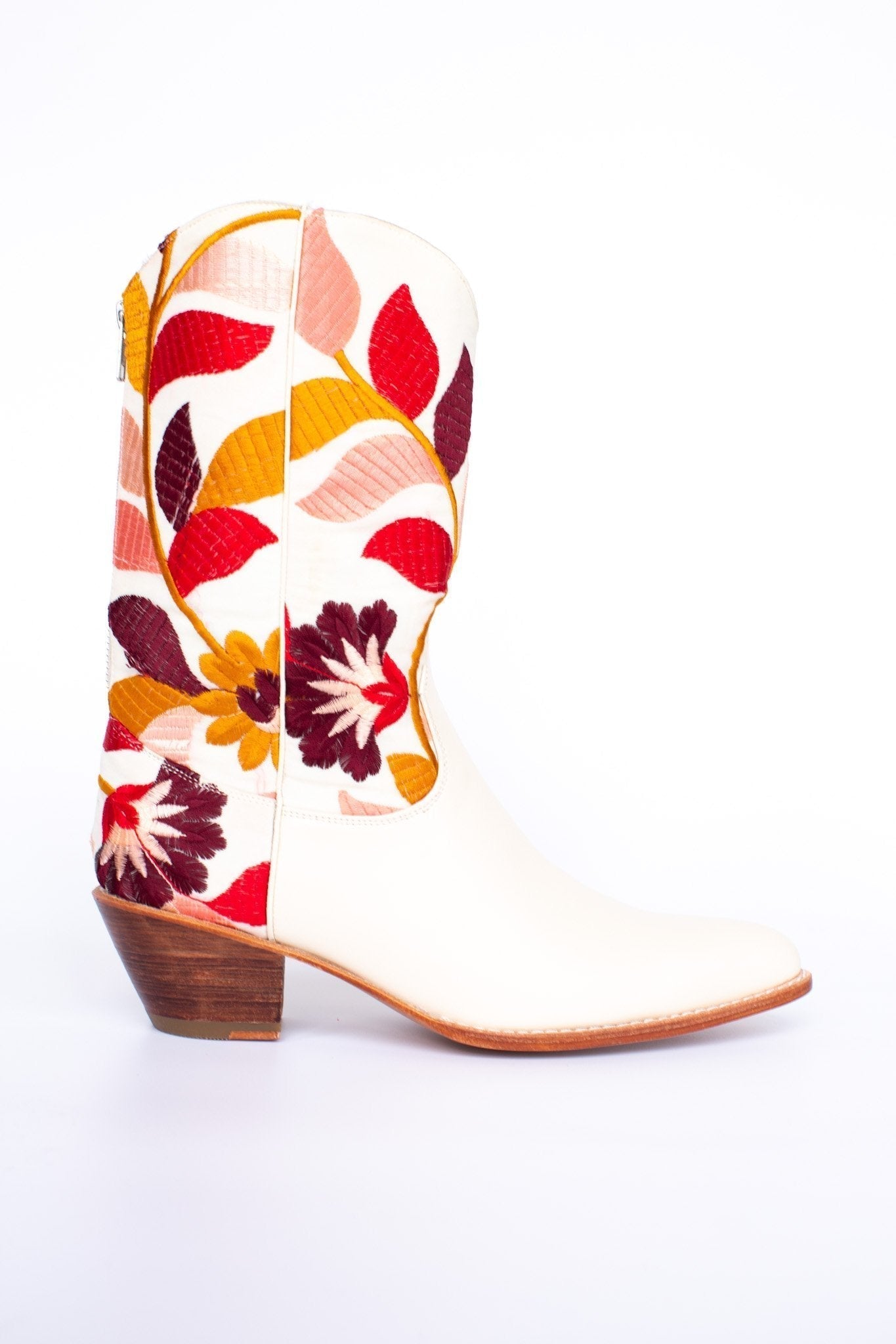 EMBROIDERED FLOWER WESTERN BOOTS X ANTHROPOLOGIE - MOMO STUDIO BERLIN - Berlin Concept Store - sustainable & ethical fashion