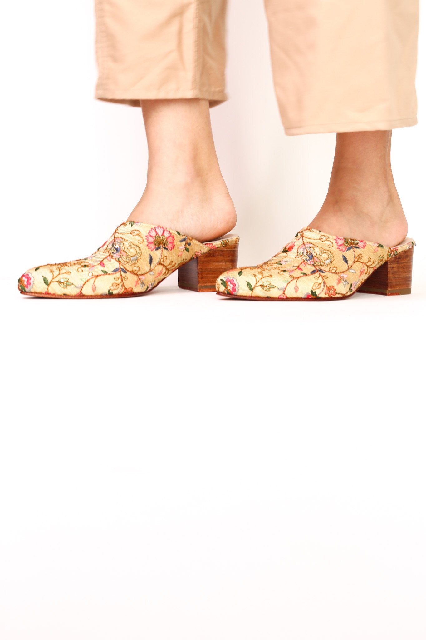 EMBROIDERED HEELED MULES MOMO X ANTHROPOLOGIE - MOMO STUDIO BERLIN - Berlin Concept Store - sustainable & ethical fashion