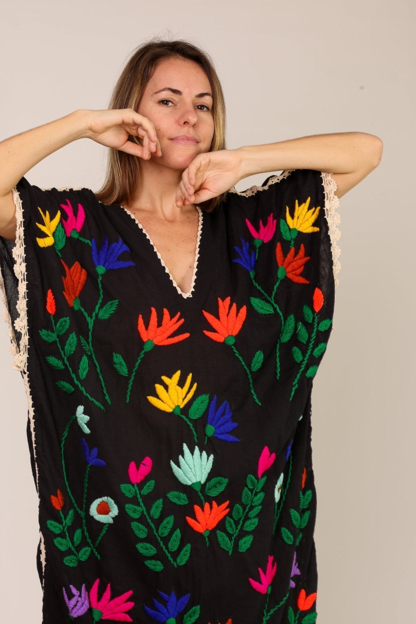 EMBROIDERED KAFTAN LOREYS - MOMO STUDIO BERLIN - Berlin Concept Store - sustainable & ethical fashion