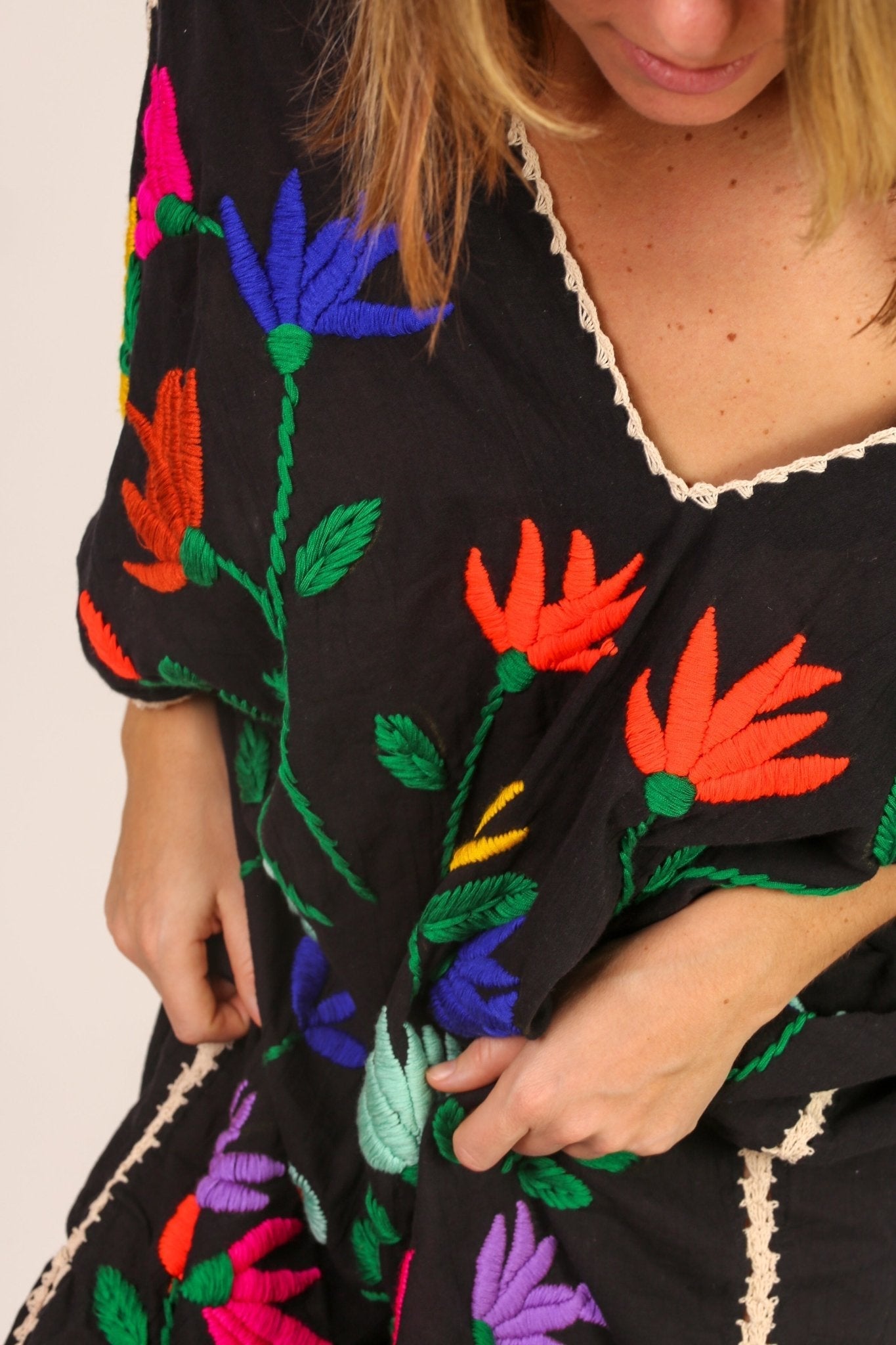 EMBROIDERED KAFTAN LOREYS - MOMO STUDIO BERLIN - Berlin Concept Store - sustainable & ethical fashion