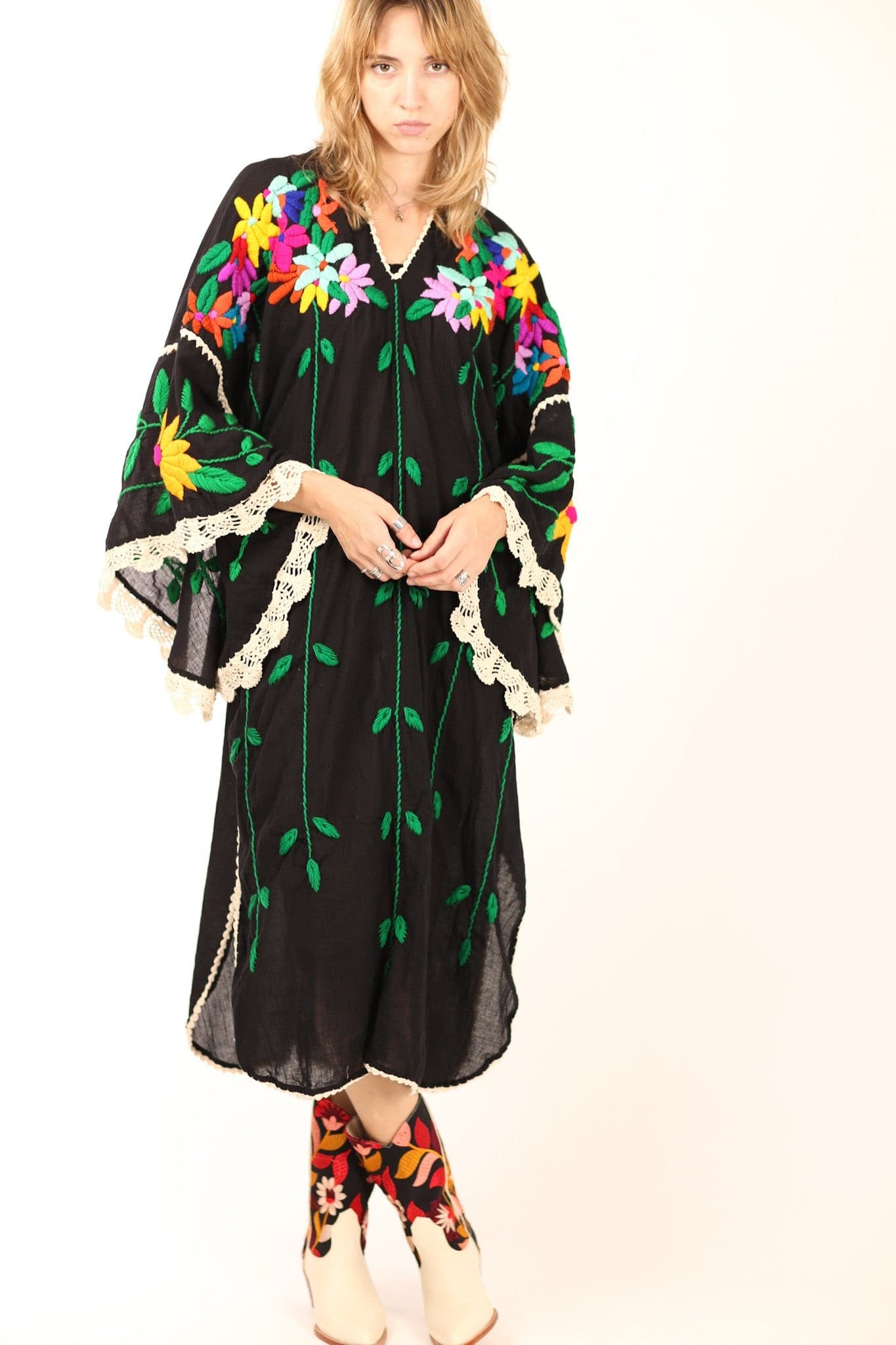 EMBROIDERED KAFTAN NATALIE - MOMO STUDIO BERLIN - Berlin Concept Store - sustainable & ethical fashion