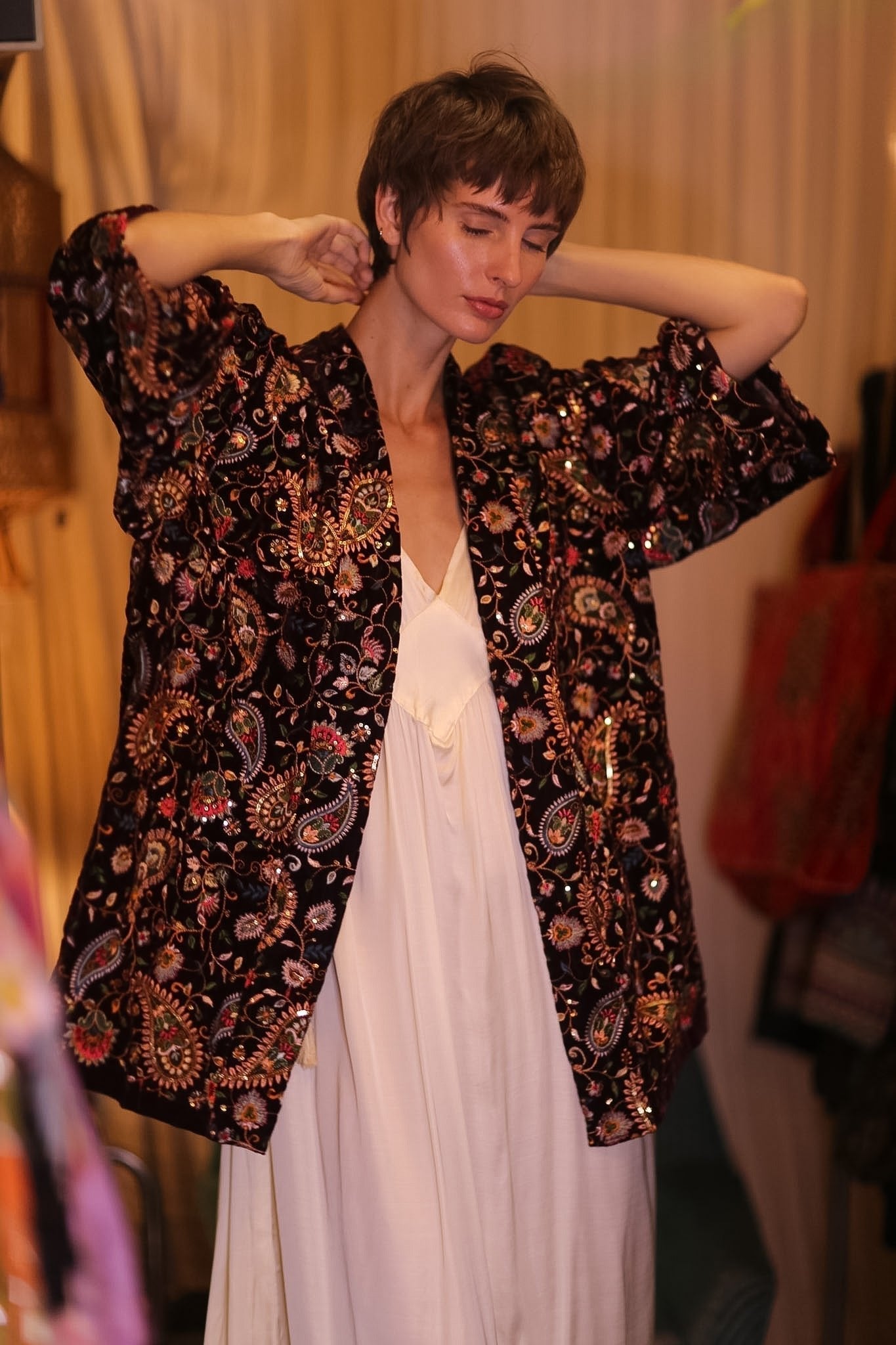 EMBROIDERED PAISLEY VELVET SHORT KIMONO THITKHET - MOMO STUDIO BERLIN - Berlin Concept Store - sustainable & ethical fashion