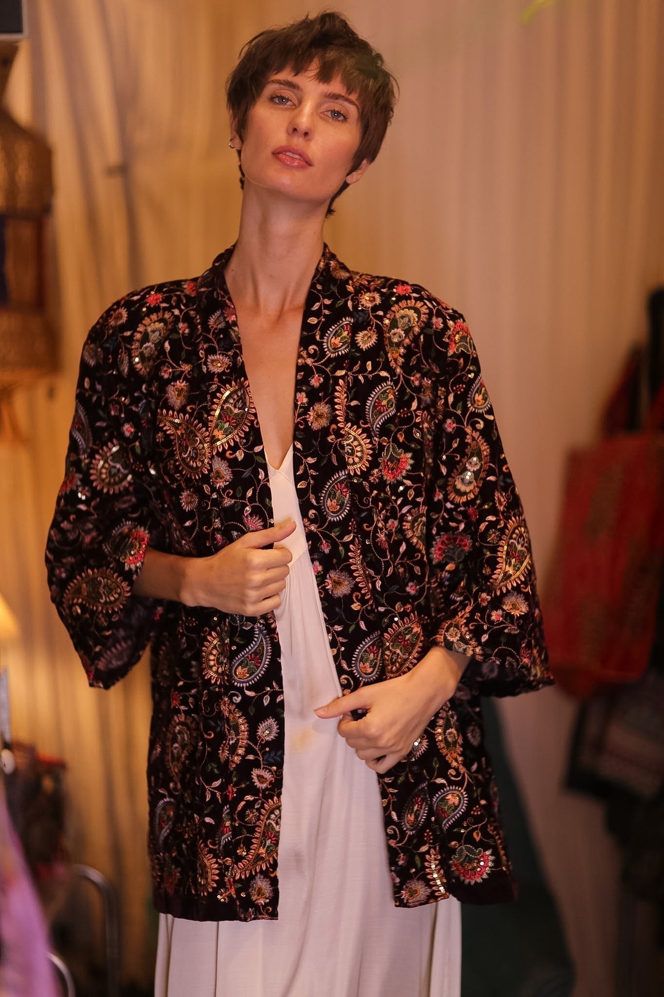 EMBROIDERED PAISLEY VELVET SHORT KIMONO THITKHET - MOMO STUDIO BERLIN - Berlin Concept Store - sustainable & ethical fashion