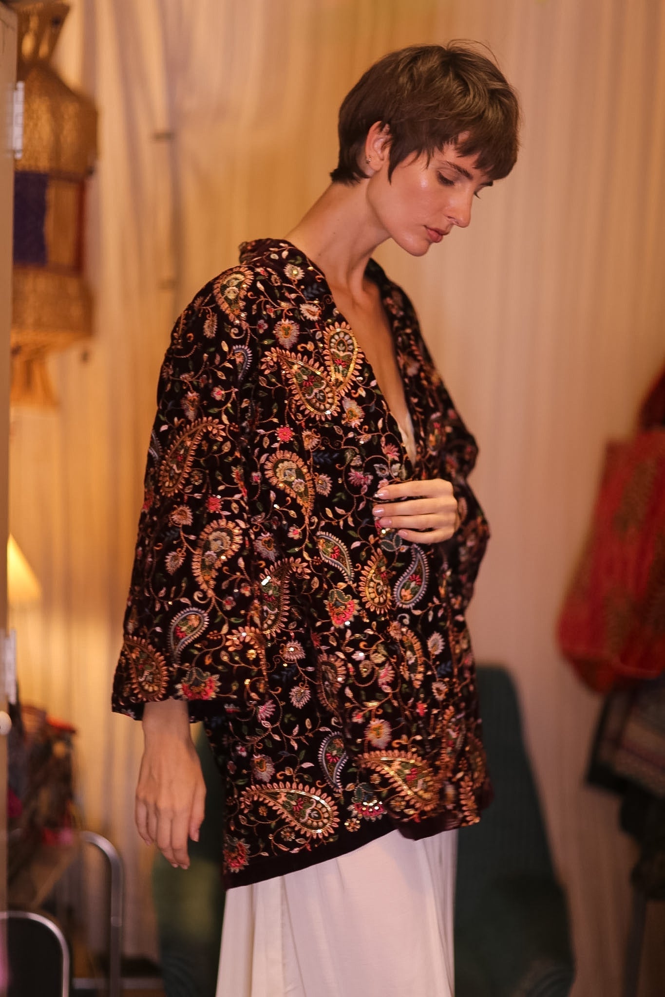 EMBROIDERED PAISLEY VELVET SHORT KIMONO THITKHET - MOMO STUDIO BERLIN - Berlin Concept Store - sustainable & ethical fashion