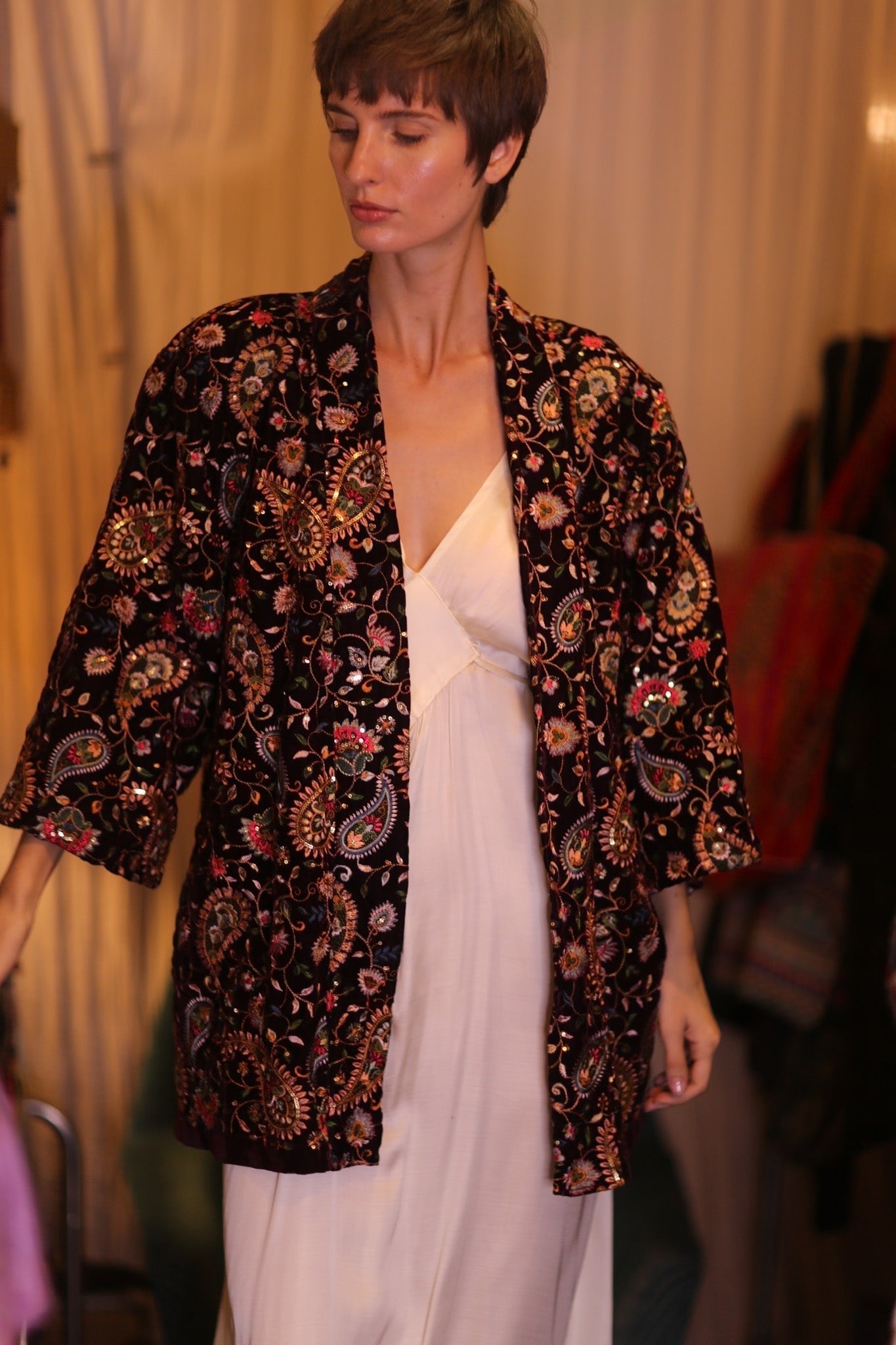 EMBROIDERED PAISLEY VELVET SHORT KIMONO THITKHET - MOMO STUDIO BERLIN - Berlin Concept Store - sustainable & ethical fashion