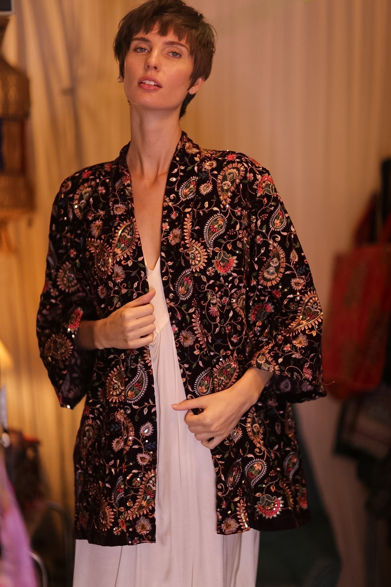 EMBROIDERED PAISLEY VELVET SHORT KIMONO THITKHET - MOMO STUDIO BERLIN - Berlin Concept Store - sustainable & ethical fashion