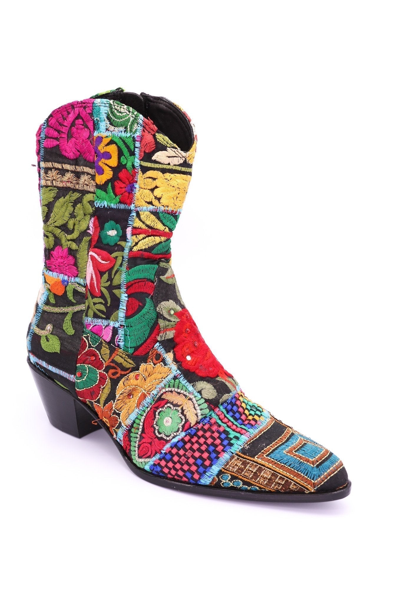 EMBROIDERED PATCHWORK BOOTS GINALYN (BLACK) - MOMO STUDIO BERLIN - Berlin Concept Store - sustainable & ethical fashion