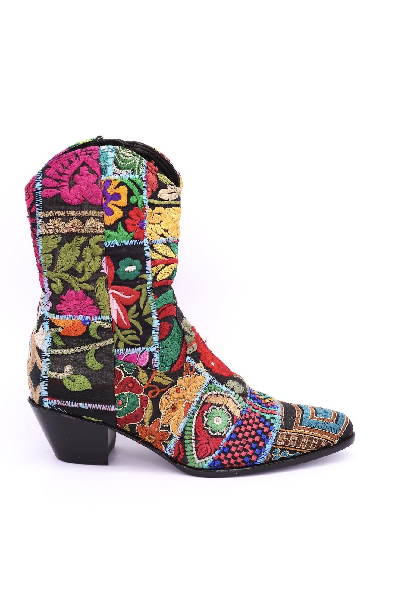 EMBROIDERED PATCHWORK BOOTS GINALYN (BLACK) - MOMO STUDIO BERLIN - Berlin Concept Store - sustainable & ethical fashion