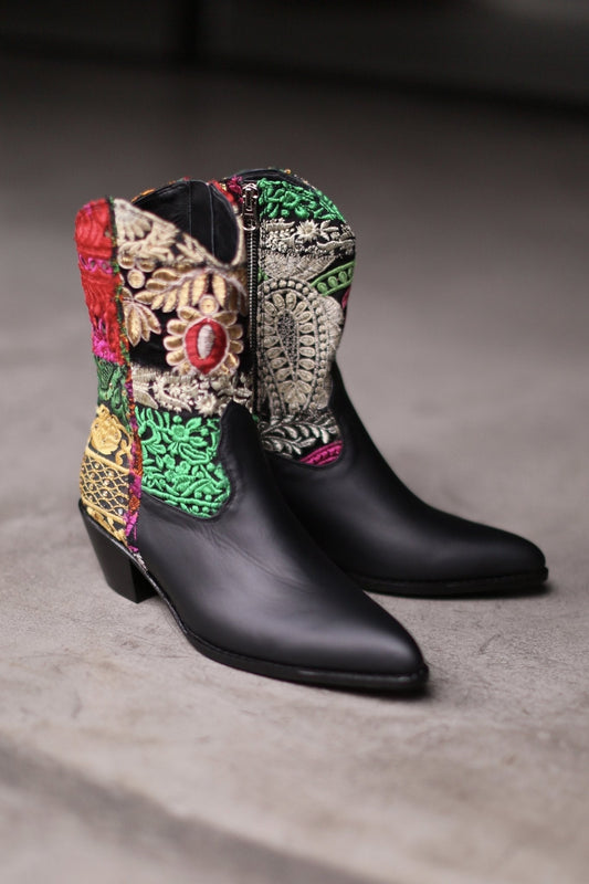 EMBROIDERED PATCHWORK BOOTS GIVA (BLACK) - MOMO STUDIO BERLIN - Berlin Concept Store - sustainable & ethical fashion