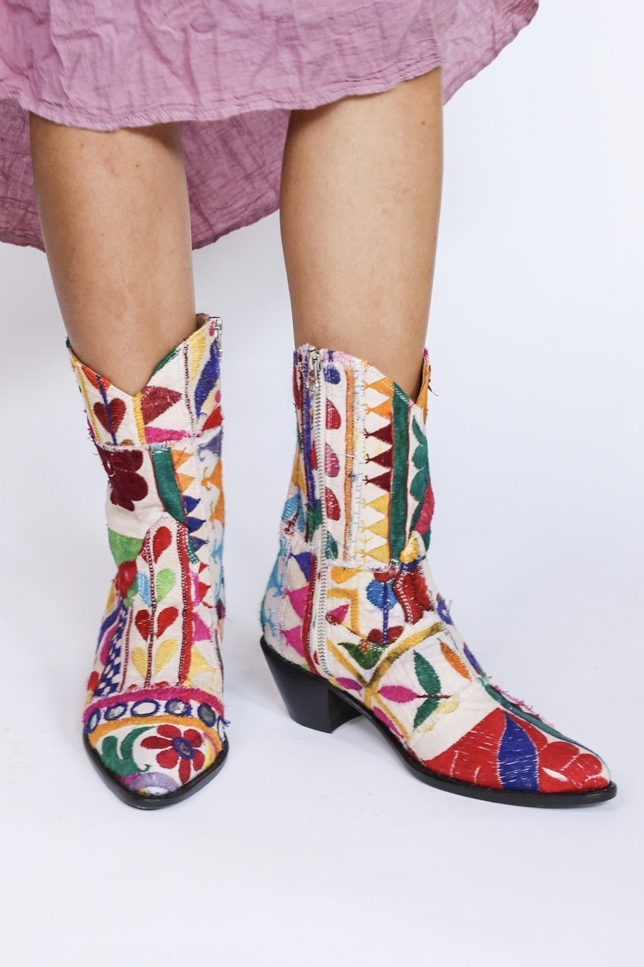 Embroidered Patchwork Cowboy Boots Ginalyn - MOMO STUDIO BERLIN - Berlin Concept Store - sustainable & ethical fashion