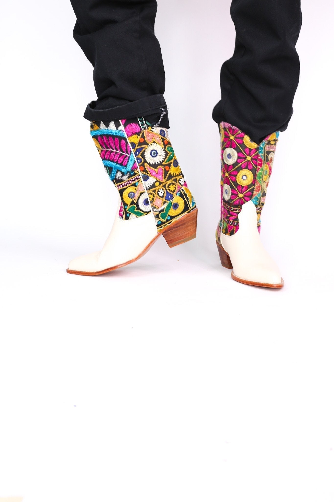 EMBROIDERED PATCHWORK WESTERN BOOTS ANDROMEDA - MOMO STUDIO BERLIN - Berlin Concept Store - sustainable & ethical fashion